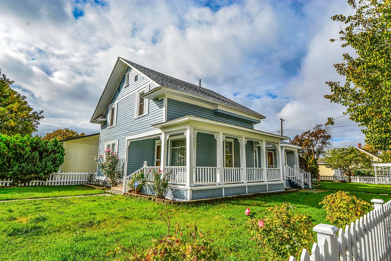 house with deck